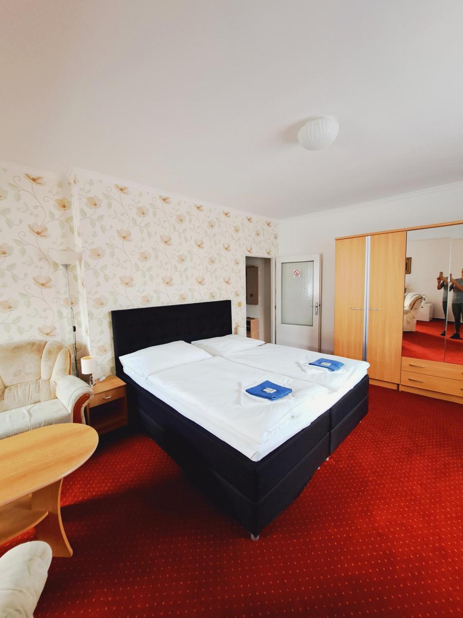 Hotel Grand Tanvald Buitenkant foto