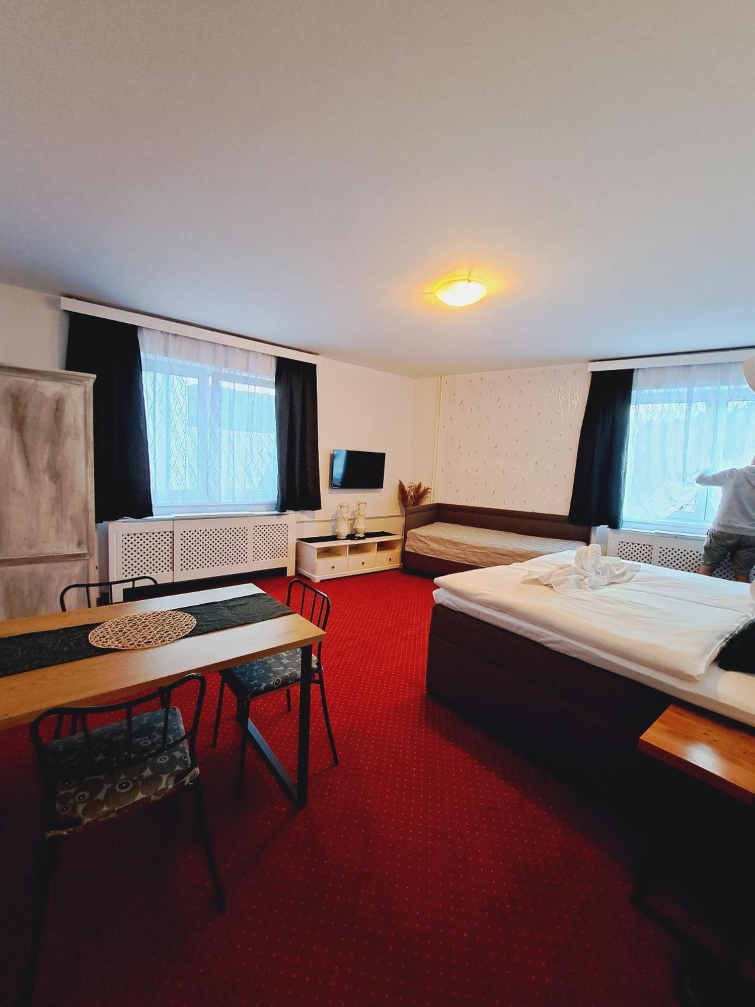 Hotel Grand Tanvald Buitenkant foto