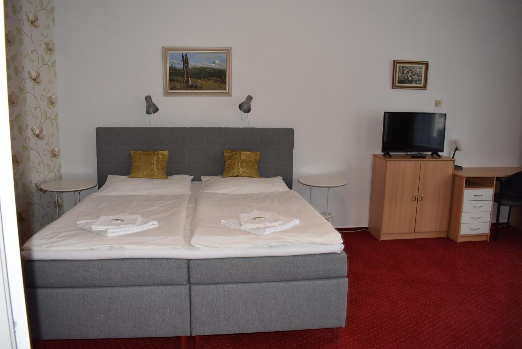 Hotel Grand Tanvald Buitenkant foto