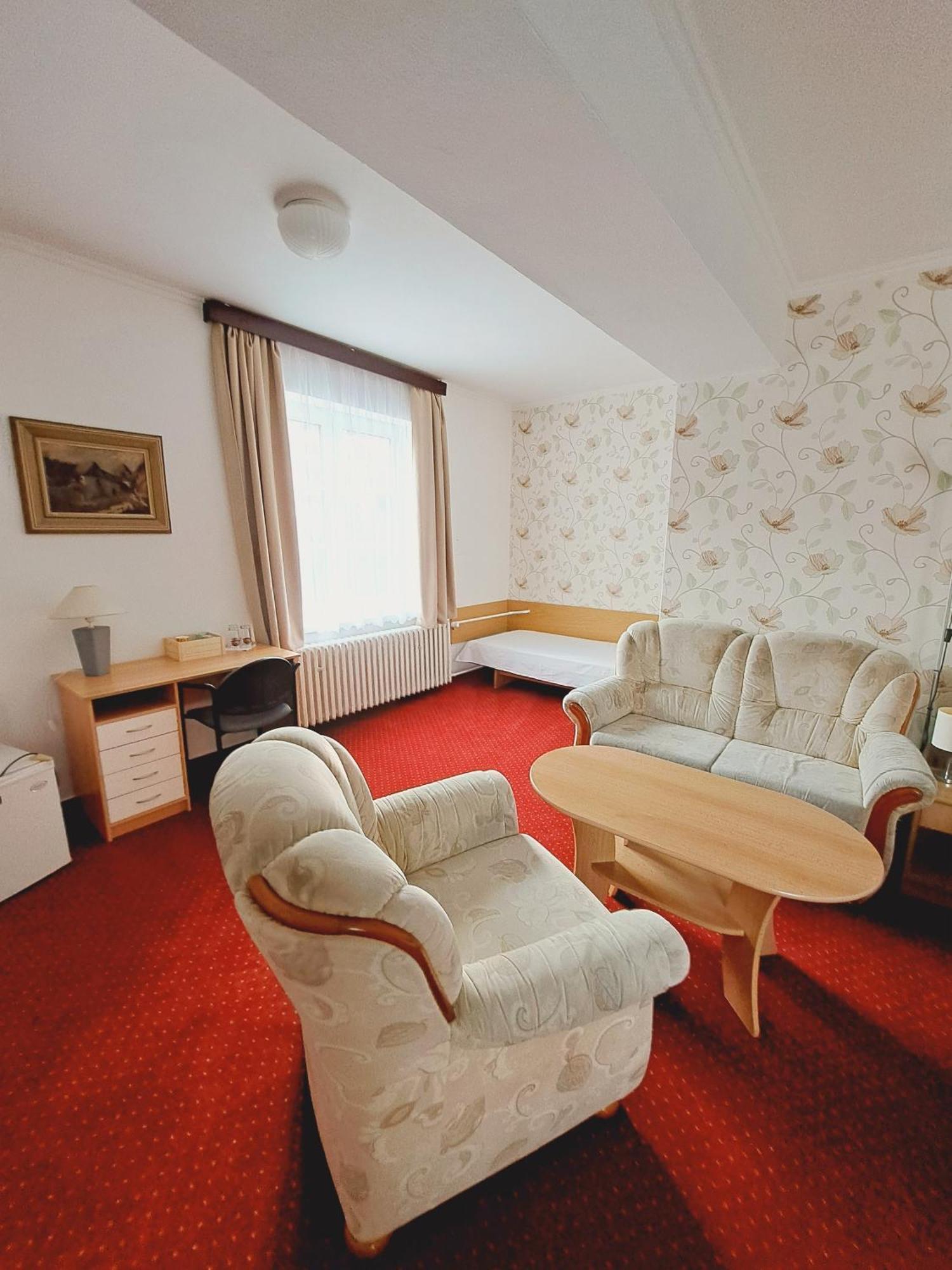 Hotel Grand Tanvald Buitenkant foto