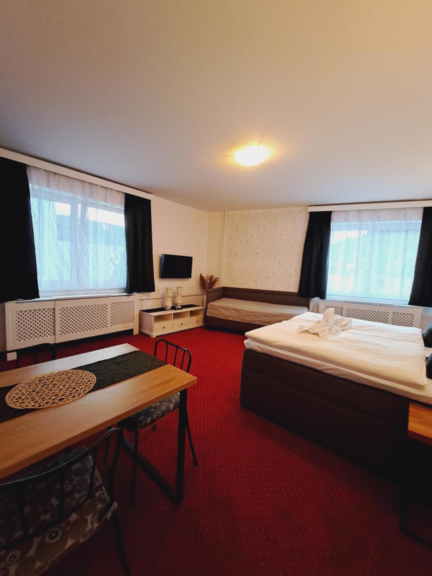 Hotel Grand Tanvald Buitenkant foto
