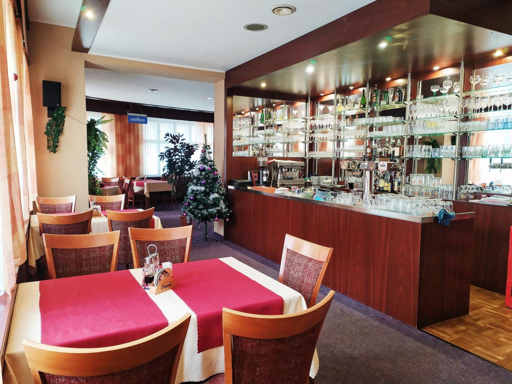 Hotel Grand Tanvald Buitenkant foto
