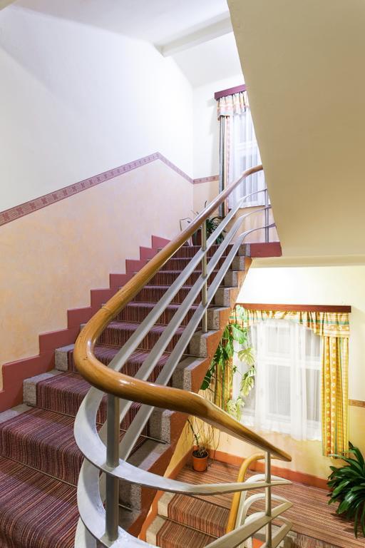 Hotel Grand Tanvald Buitenkant foto