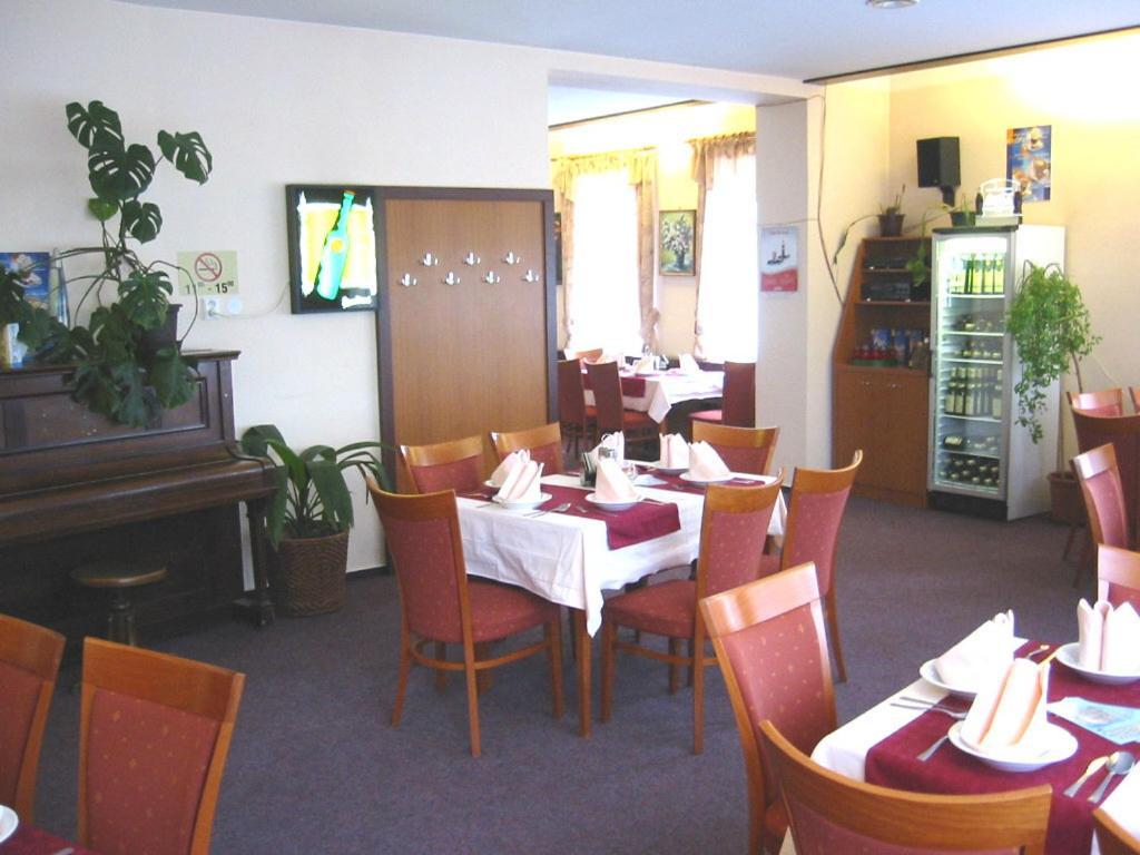 Hotel Grand Tanvald Buitenkant foto