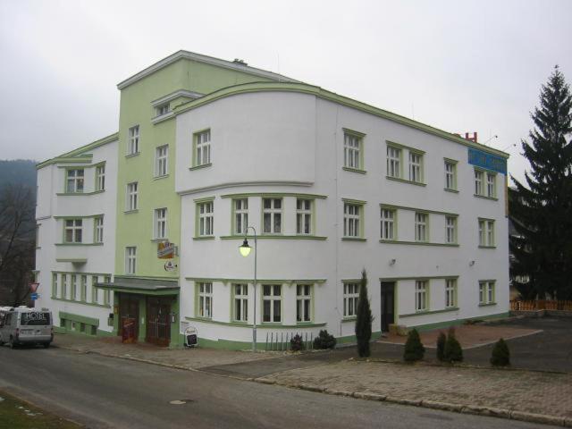 Hotel Grand Tanvald Buitenkant foto